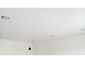 Монтаж потолка на кухне 8 м2 с использованием пленки VIPCEILING серии MONLANGE M9001 (3.25)