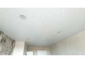 Монтаж потолка в спальне 21 м2 с использованием пленки VIPCEILING серии MONLANGE M9001 (4.35)