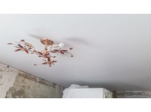 Монтаж потолка в спальне 13 м2 с использованием пленки VIPCEILING серии MONLANGE M9001 (2.60)