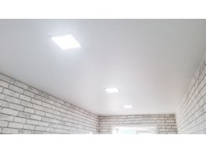 Монтаж потолка в спальне 13 м2 с использованием пленки VIPCEILING серии MONLANGE M9001 (2.60)