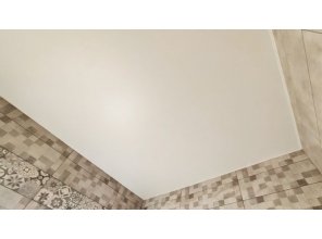 Монтаж потолка в ванной 4 м2 с использованием пленки VIPCEILING серии MONLANGE S9020 (2.15)