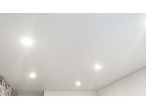 Монтаж потолка на кухне 13 м2 с использованием пленки VIPCEILING серии MONLANGE M9001 (3.25)