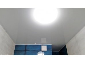 Монтаж потолка в ванной 5 м2 с использованием пленки VIPCEILING серии MONLANGE L9001 (2.15)