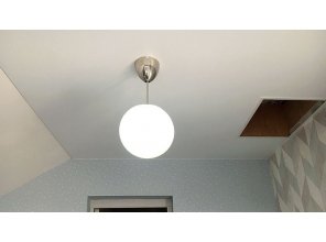 Монтаж потолка в спальне 6 м2 с использованием пленки VIPCEILING серии MONLANGE M9001 (2.15)