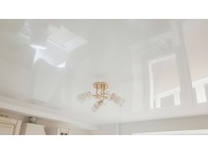 Монтаж потолка на кухне 10 м2 с использованием пленки VIPCEILING серии MONLANGE L9001 (3.25)