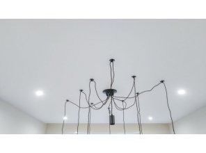 Монтаж потолка в гостиной 15 м2 с использованием пленки VIPCEILING серии MONLANGE M9001 (3.50)