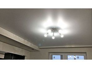 Монтаж потолка на кухне 11 м2 с использованием пленки VIPCEILING серии MONLANGE M9001 (3.25)