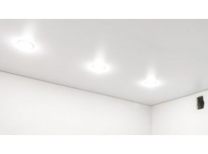 Монтаж потолка на кухне 9 м2 с использованием пленки VIPCEILING серии MONLANGE M9001 (3.25)