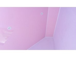 Монтаж потолка в деревянном доме 15 м2 с использованием пленки VIPCEILING серии MONLANGE L9154 (3.50)