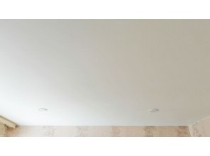 Монтаж потолка в спальне 9 м2 с использованием пленки VIPCEILING серии MONLANGE M9001 (3.25)