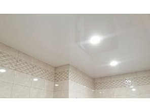 Монтаж потолка в ванной 7 м2 с использованием пленки VIPCEILING серии MONLANGE L9001 (2.15)