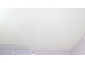 Монтаж потолка в спальне 14 м2 с использованием пленки VIPCEILING серии MONLANGE M9001 (4.35)