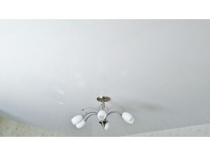 Монтаж потолка в спальне 14 м2 с использованием пленки VIPCEILING серии MONLANGE L9001 (3.50)