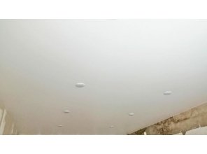 Монтаж потолка в спальне 15 м2 с использованием пленки VIPCEILING серии MONLANGE S9020 (3.25)