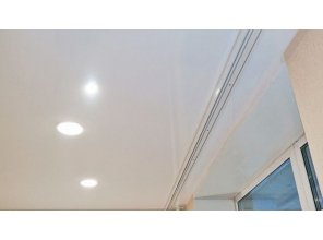 Монтаж потолка на кухне 10 м2 с использованием пленки VIPCEILING серии MONLANGE L9001 (2.60)