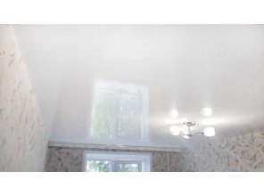 Монтаж потолка в спальне 13 м2 с использованием пленки VIPCEILING серии MONLANGE L9001 (3.25)