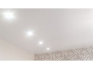 Монтаж потолка в гостиной 17 м2 с использованием пленки VIPCEILING серии MONLANGE M9001 (3.50)