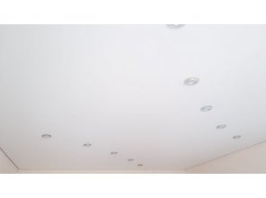 Монтаж потолка для зала 20 м2 с использованием пленки VIPCEILING серии MONLANGE M9001 (3.50)