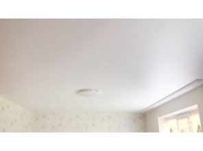 Монтаж потолка в деревянном доме 39 м2 с использованием пленки VIPCEILING серии MONLANGE M9001 (3.80)