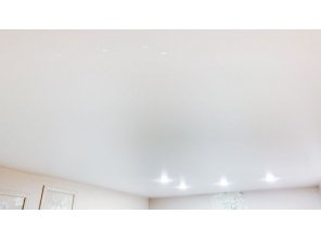 Монтаж потолка в спальне 17 м2 с использованием пленки VIPCEILING серии MONLANGE S9020 (3.25)