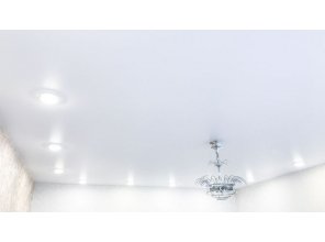 Монтаж потолка для зала 17 м2 с использованием пленки VIPCEILING серии MONLANGE M9001 (3.50)