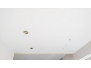 Монтаж потолка на кухне 8 м2 с использованием пленки VIPCEILING серии MONLANGE M9001 (2.60)