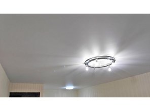 Монтаж потолка в квартире 17 м2 с использованием пленки VIPCEILING серии MONLANGE M9001 (3.25)