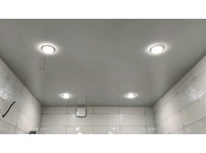 Монтаж потолка в ванной 7 м2 с использованием пленки VIPCEILING серии MONLANGE L9001 (2.15)