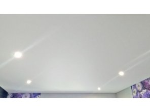 Монтаж потолка на кухне 13 м2 с использованием пленки VIPCEILING серии MONLANGE M9001 (3.25)