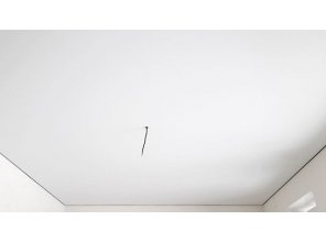 Монтаж потолка в спальне 13 м2 с использованием пленки VIPCEILING серии MONLANGE M9001 (2.60)