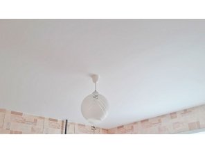 Монтаж потолка на кухне 8 м2 с использованием пленки VIPCEILING серии MONLANGE M9001 (3.25)