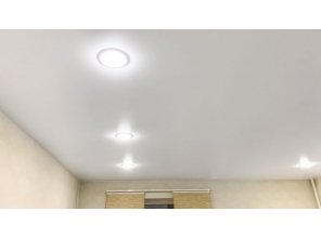 Монтаж потолка на кухне 11 м2 с использованием пленки VIPCEILING серии MONLANGE S9020 (3.25)