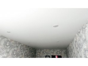 Монтаж потолка в спальне 13 м2 с использованием пленки VIPCEILING серии MONLANGE M9001 (2.60)