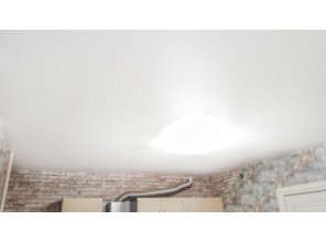 Монтаж потолка на кухне 19 м2 с использованием пленки VIPCEILING серии MONLANGE M9001 (5.45)