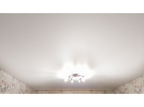 Монтаж потолка для зала 19 м2 с использованием пленки VIPCEILING серии MONLANGE M9001 (3.50)