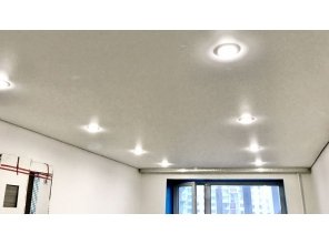 Монтаж потолка для зала 16 м2 с использованием пленки VIPCEILING серии MONLANGE M9001 (3.25)