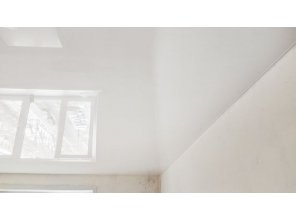 Монтаж потолка для зала 25 м2 с использованием пленки VIPCEILING серии MONLANGE L9001 (4.35)