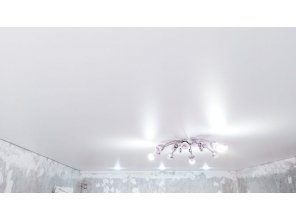 Монтаж потолка для зала 18 м2 с использованием пленки VIPCEILING серии MONLANGE S9020 (3.25)