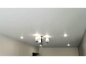 Монтаж потолка в спальне 17 м2 с использованием пленки VIPCEILING серии MONLANGE M9001 (3.25)