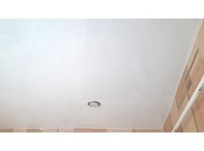 Монтаж потолка на кухне 6 м2 с использованием пленки VIPCEILING серии MONLANGE L9001 (2.60)