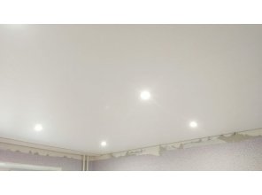 Монтаж потолка в спальне 10 м2 с использованием пленки VIPCEILING серии MONLANGE M9001 (3.25)