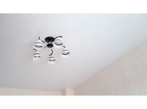 Монтаж потолка в спальне 15 м2 с использованием пленки VIPCEILING серии MONLANGE M9001 (3.25)