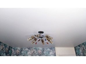 Монтаж потолка в спальне 12 м2 с использованием пленки VIPCEILING серии MONLANGE M9001 (3.25)