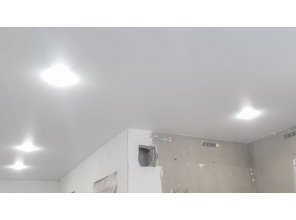 Монтаж потолка на кухне 13 м2 с использованием пленки VIPCEILING серии MONLANGE M9001 (3.25)