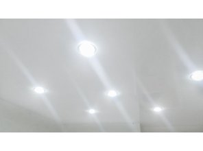 Монтаж потолка в спальне 12 м2 с использованием пленки VIPCEILING серии MONLANGE L9001 (3.25)