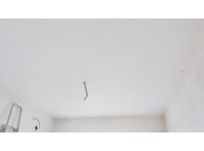 Монтаж потолка в спальне 12 м2 с использованием пленки VIPCEILING серии MONLANGE M9001 (3.25)