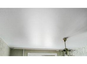 Монтаж потолка в спальне 12 м2 с использованием пленки VIPCEILING серии MONLANGE S9020 (3.25)