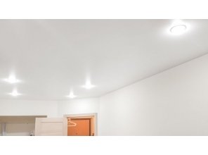 Монтаж потолка в спальне 14 м2 с использованием пленки VIPCEILING серии MONLANGE M9001 (2.60)