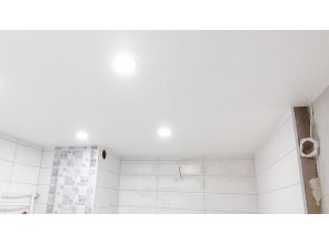 Монтаж потолка в ванной 7 м2 с использованием пленки VIPCEILING серии MONLANGE M9001 (3.25)