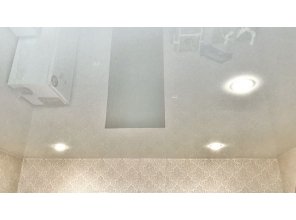 Монтаж потолка в гостиной 15 м2 с использованием пленки VIPCEILING серии MONLANGE L9001 (3.25)